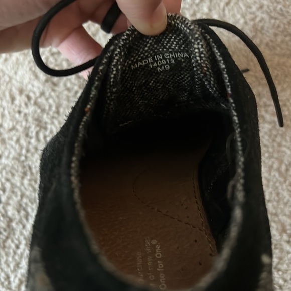 Toms Navi Dress Shoe (size 9) - Picture 3 of 3